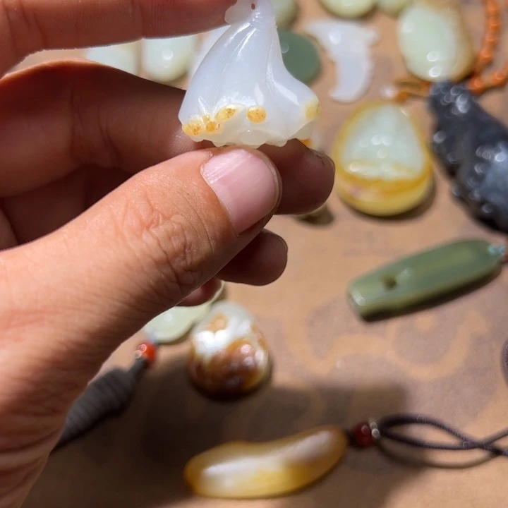 和田玉（糖玉）未镶嵌车挂小*