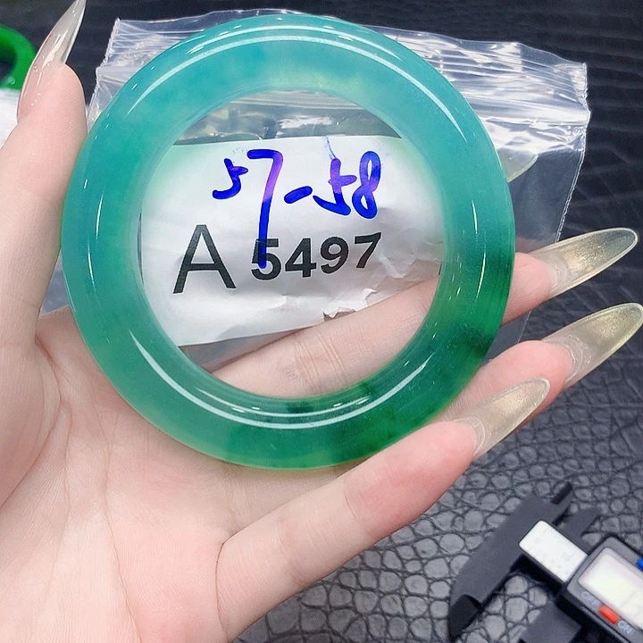 翡翠手镯未镶嵌默认微瑕