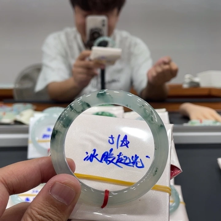 翡翠未镶嵌手镯缅甸翡翠