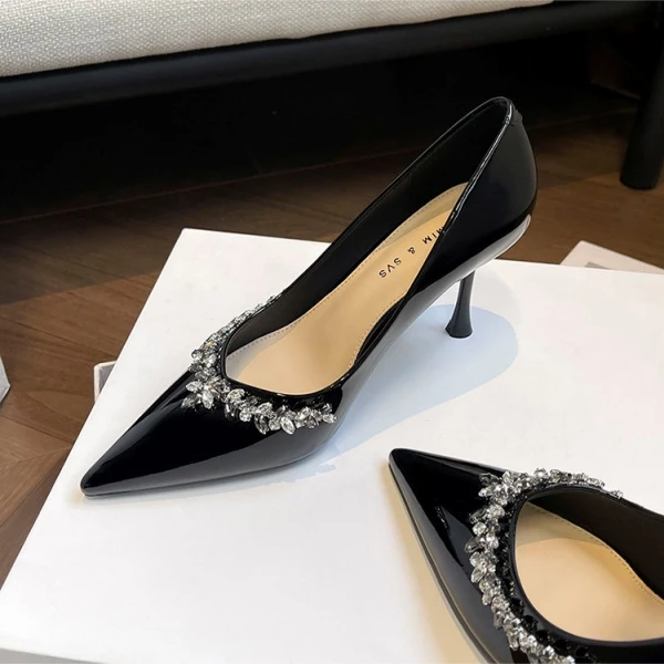 2025新款8公分细跟尖头浅口漆皮裸色高跟鞋气质御姐法式水钻单鞋