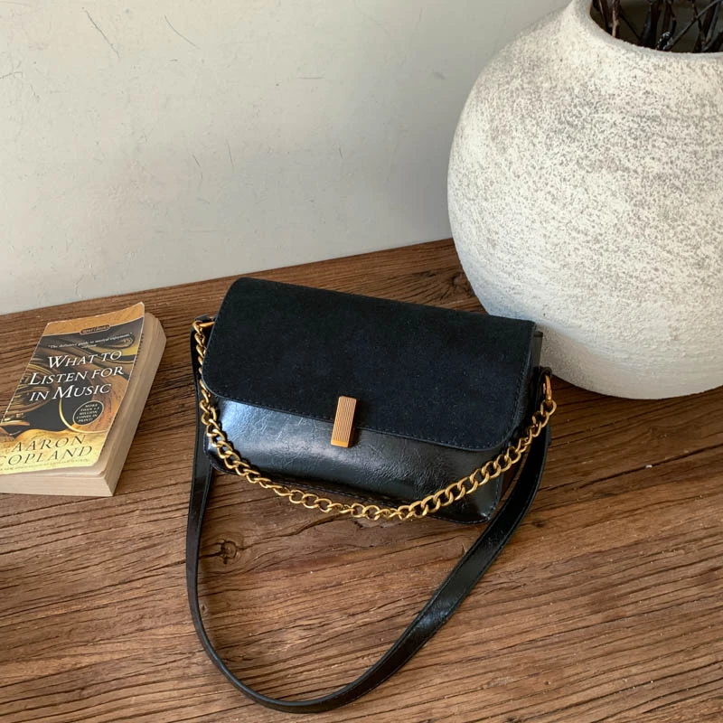 小众包包2025新复古百搭斜挎包简约休闲单肩小方包女士黑色肚皮包