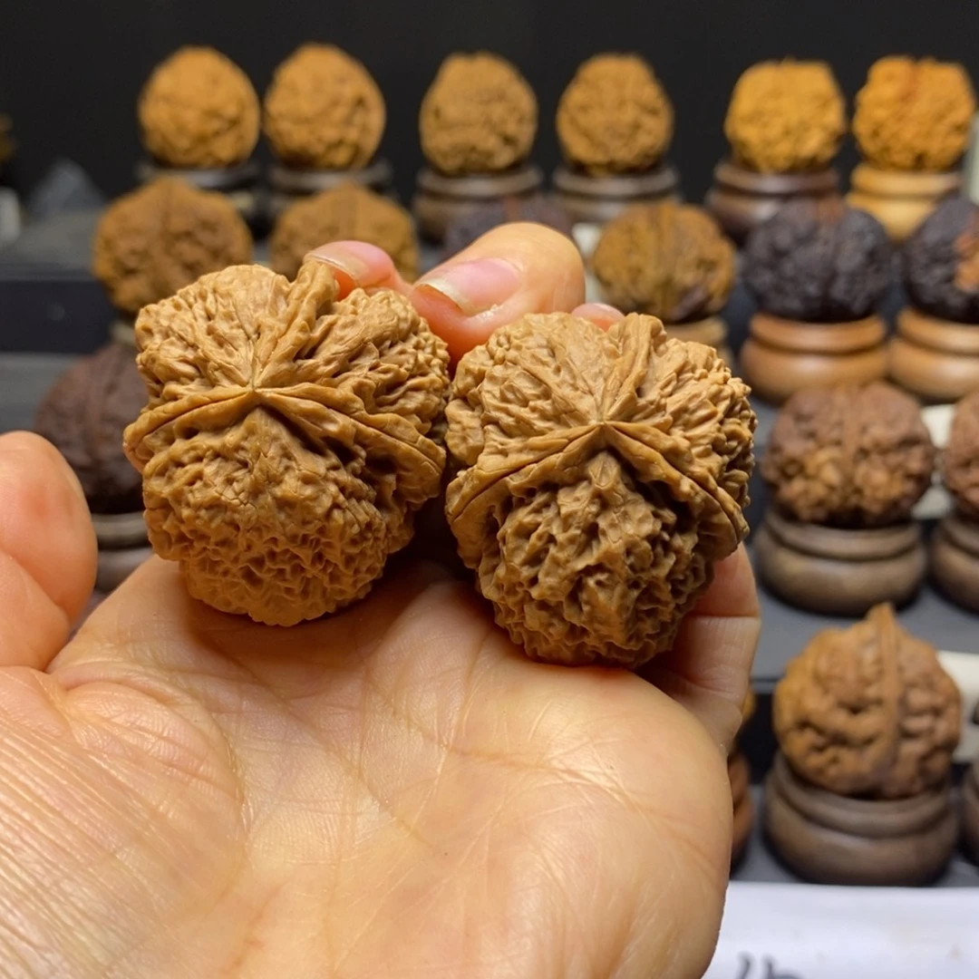 文玩核桃吊坠绣球39
