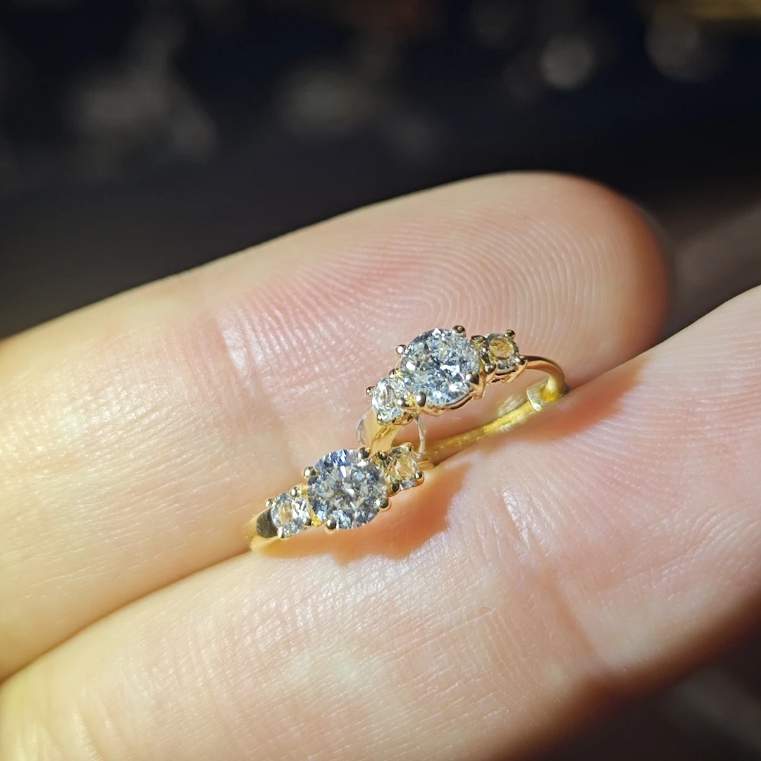 【QM珠宝 】01996 18k K黄三生石 耳扣钻  ZSES