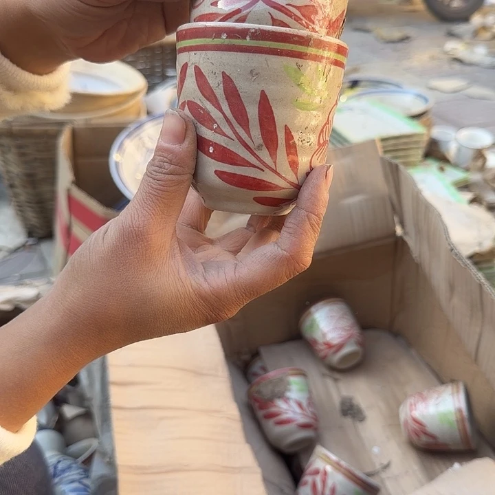 库存微瑕手绘杯两个