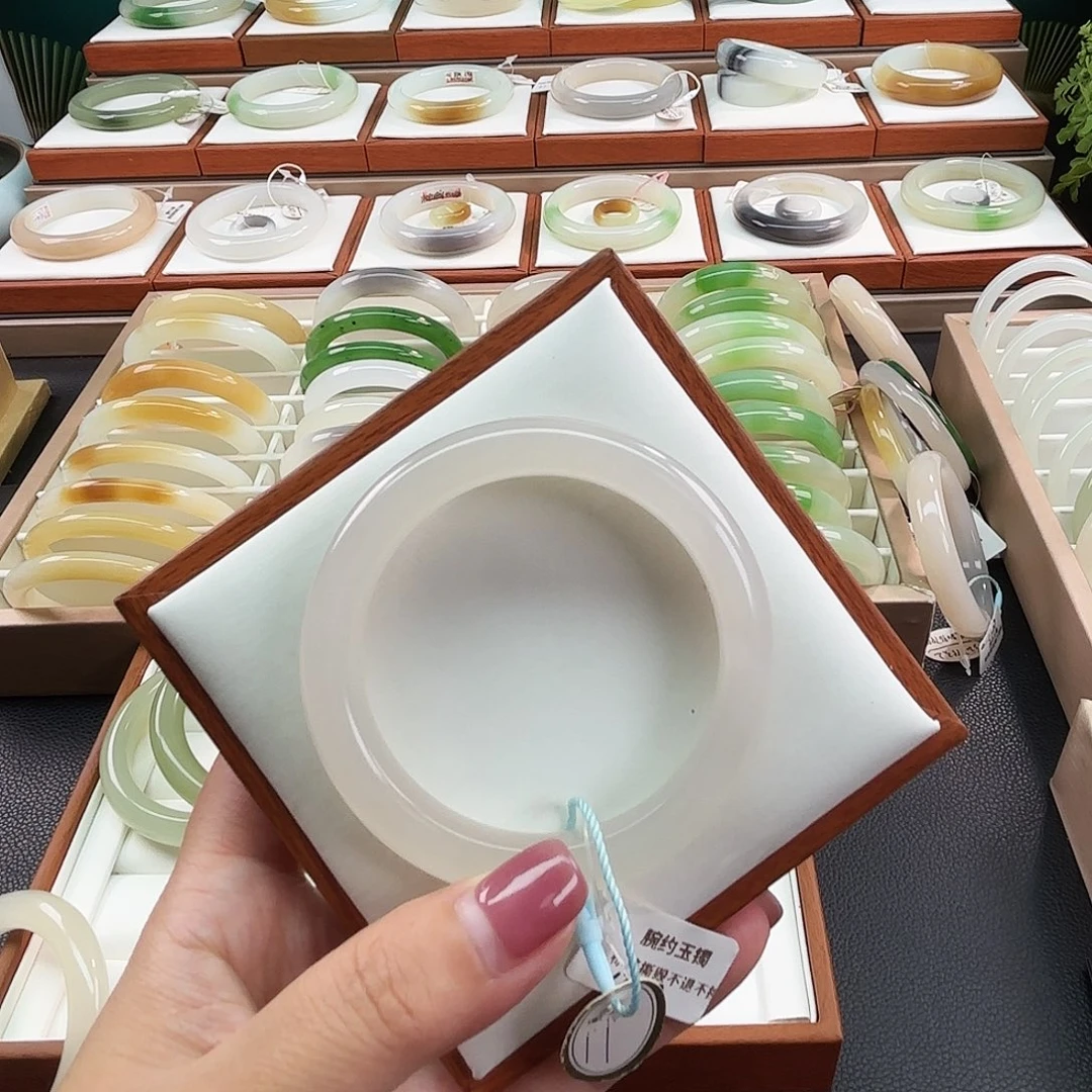 未镶嵌手镯和田玉54