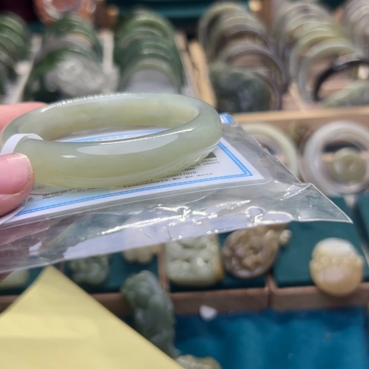 和田玉手镯未镶嵌i****757.5圈围70297