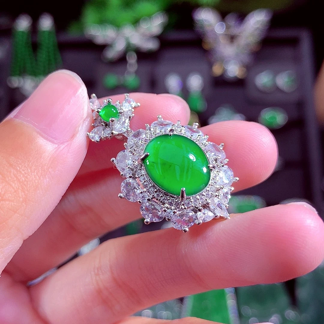 颈饰未镶嵌翡翠天然