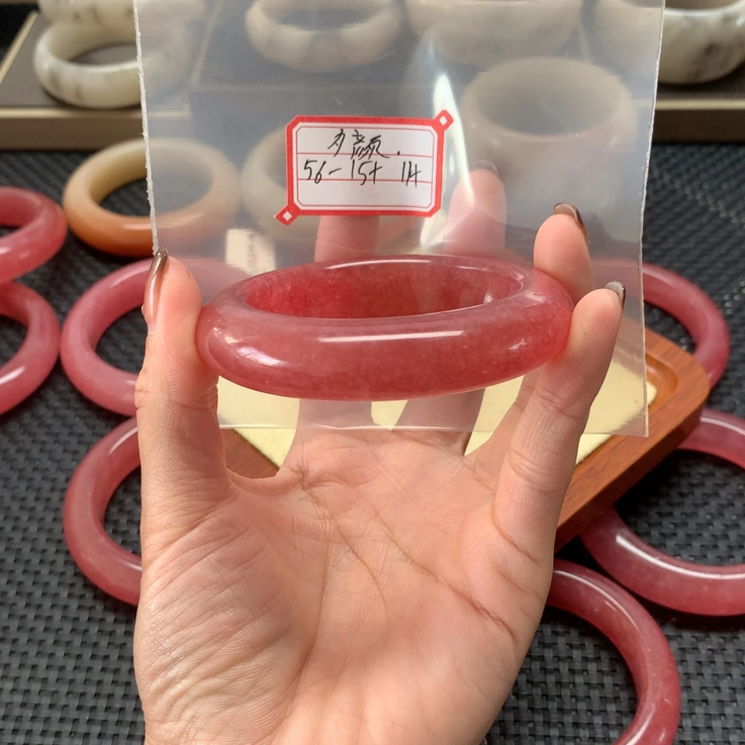 夕***颜石英岩玉未镶嵌手镯