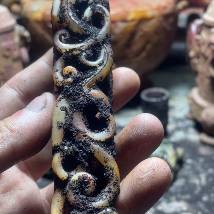 和田玉（糖玉）未镶嵌颈饰小****里