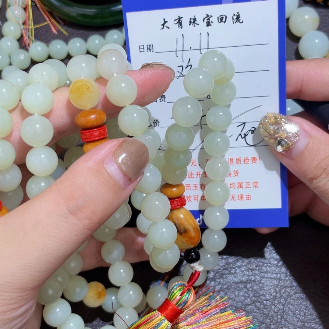 颈饰未镶嵌和田玉欢**鱼不退