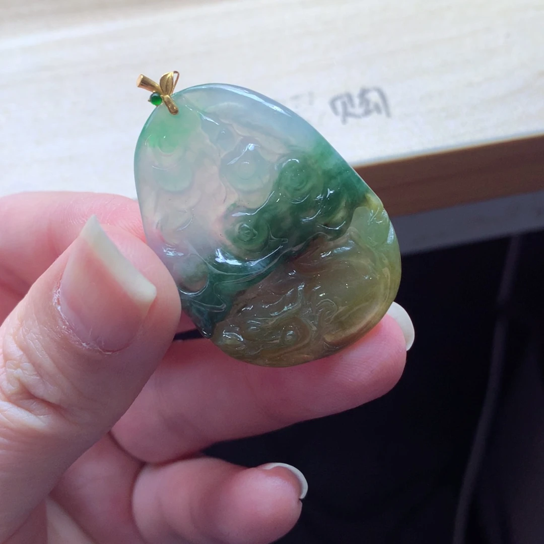 翡翠颈饰18K金镶嵌吊坠