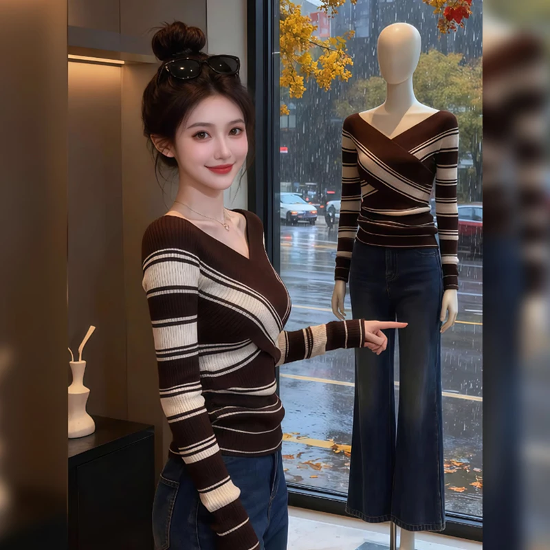 胖mm大码女装交叉v领条纹针织衫女秋冬季修身内搭打底衫绝美上衣