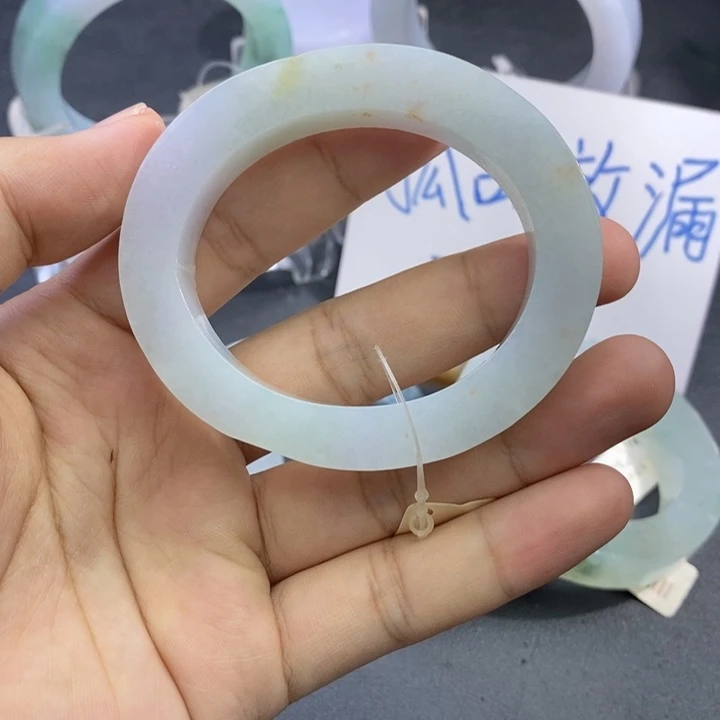 定制翡翠未镶嵌翡翠手镯