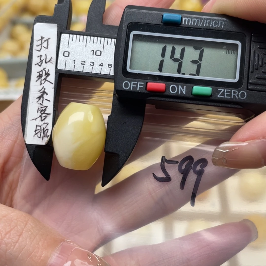 蜜蜡裸石未镶嵌?*斋蜜蜡