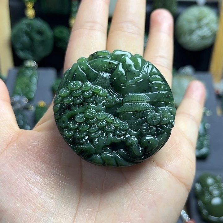 依***。和田玉未镶嵌颈饰
