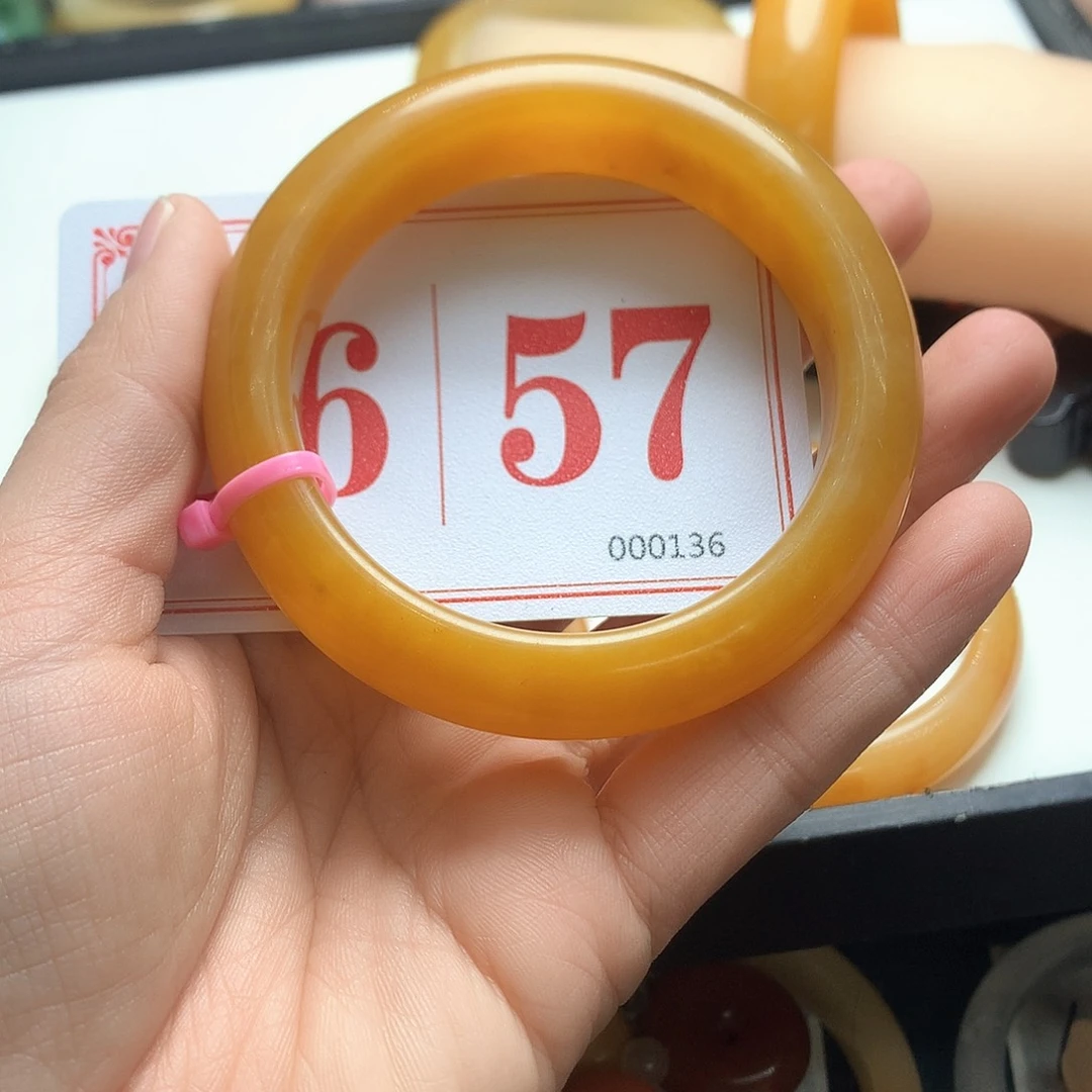 未镶嵌石英质玉（黄龙玉）手镯依*