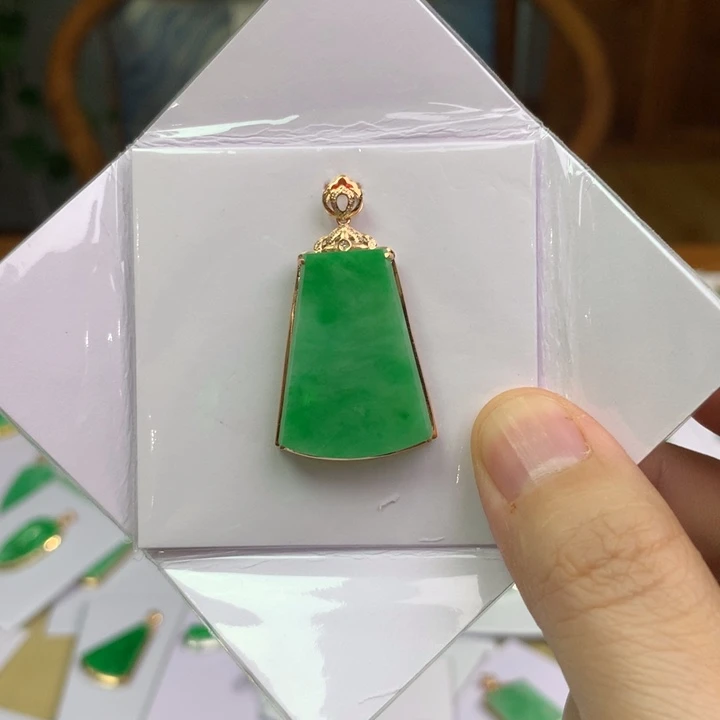翡翠18K金镶嵌项链翡翠首饰