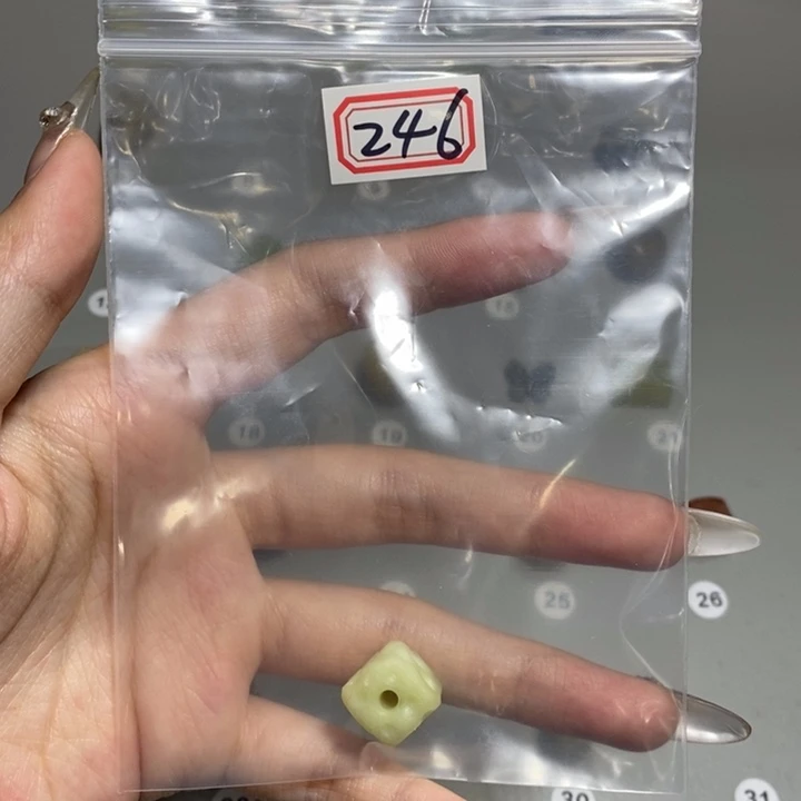 蛇纹石玉颈饰未镶嵌吉**柳