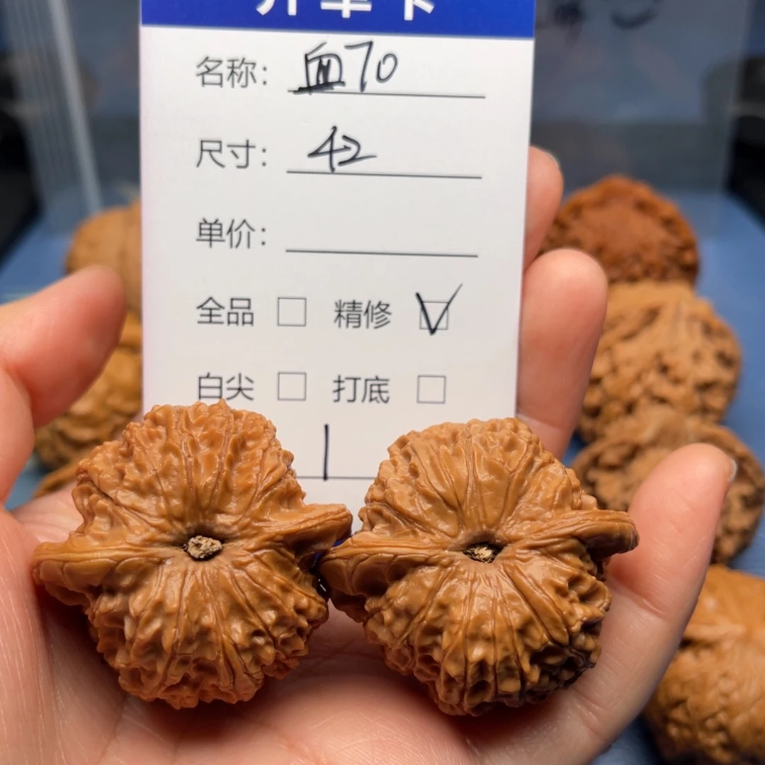 丨***文玩核桃吊坠血麒麟