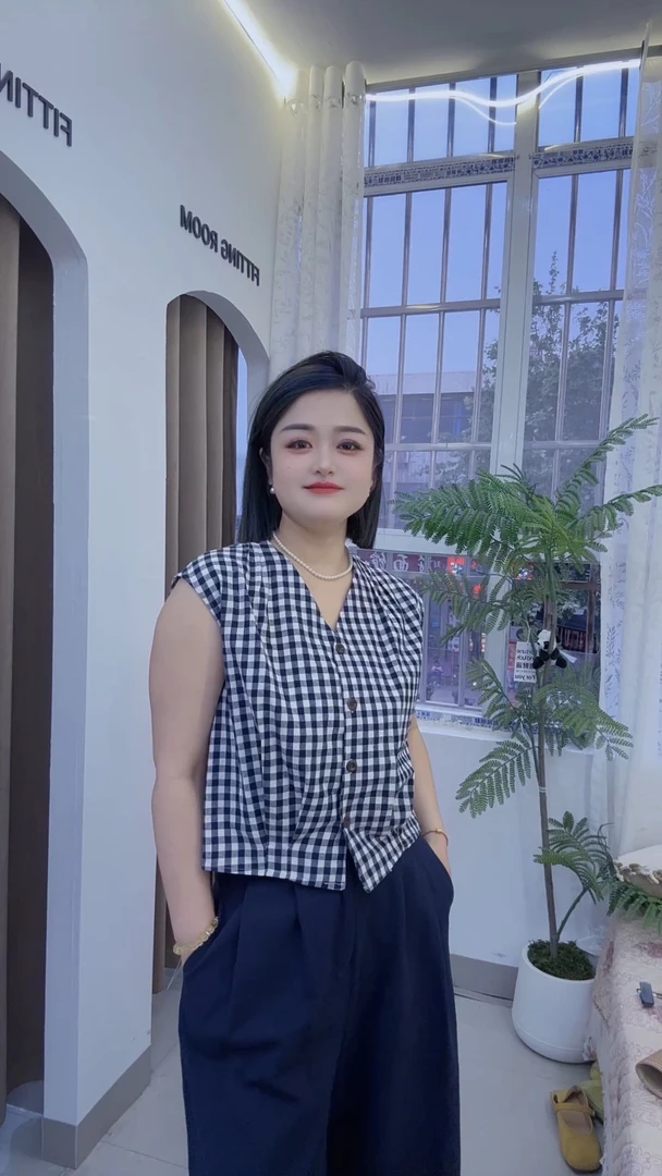 【遇见】蓝色格纹V领单排扣小衫