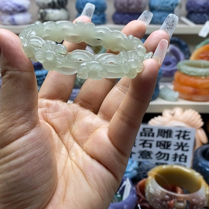 未镶嵌手镯石英岩玉
