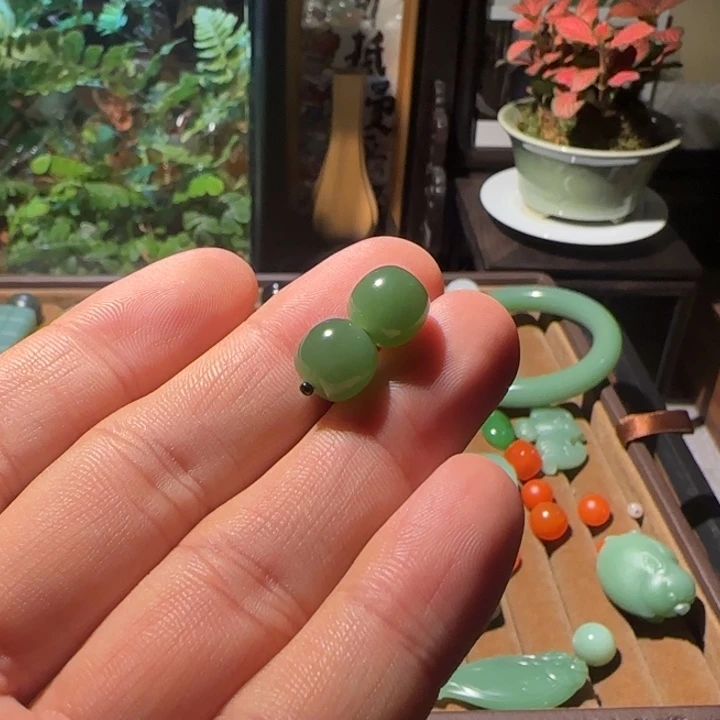 多****和田玉未镶嵌颈饰