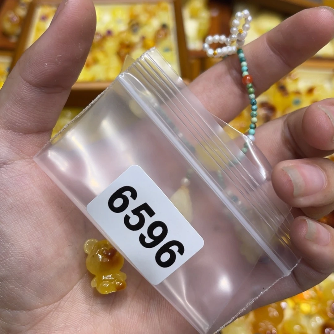 琥珀珠宝奇石未镶嵌