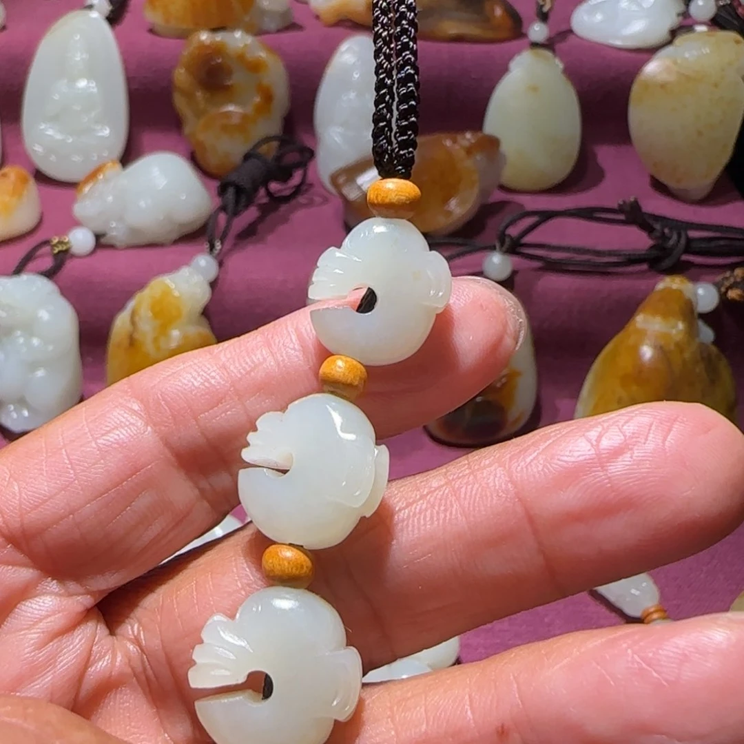 和田玉颈饰未镶嵌