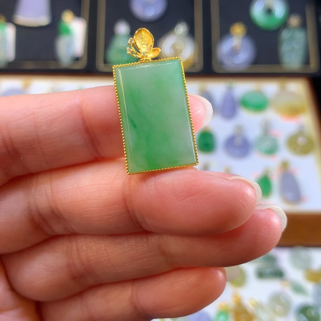 翡翠18K金镶嵌颈饰