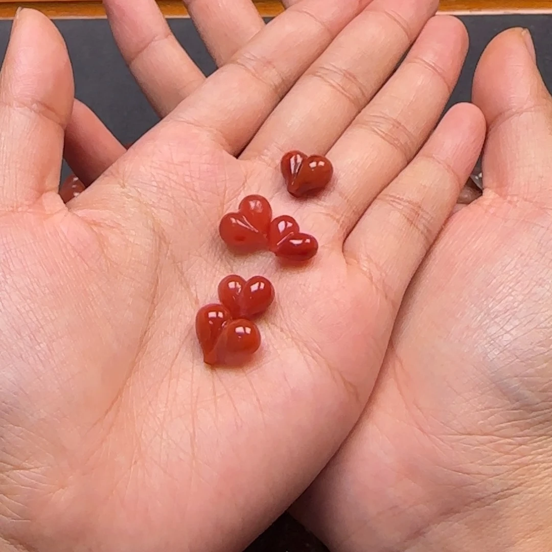 上***官南红玛瑙未镶嵌挂件