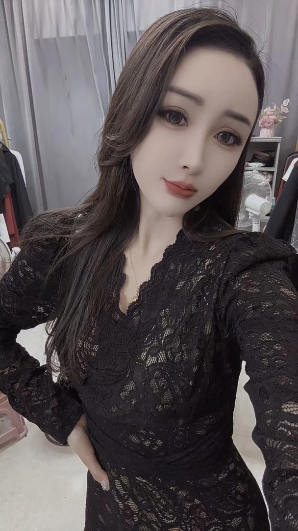 气质蕾丝V领收腰包臀连衣裙