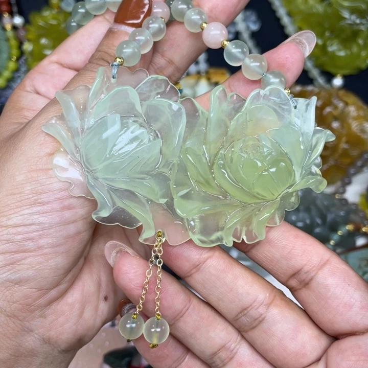 蛇纹石玉未镶嵌颈饰