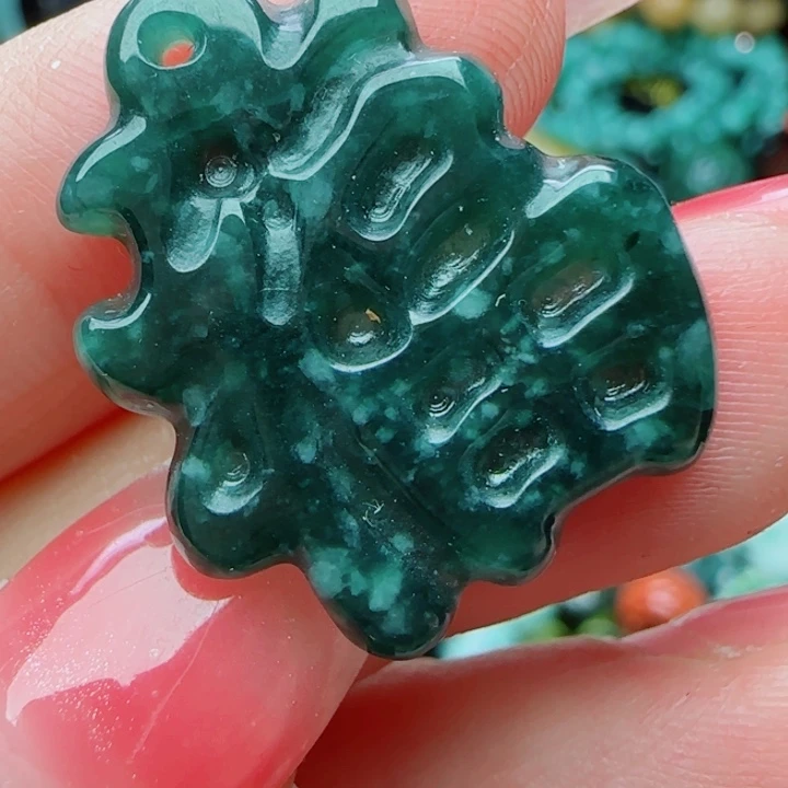 翡翠未镶嵌颈饰天然A货25