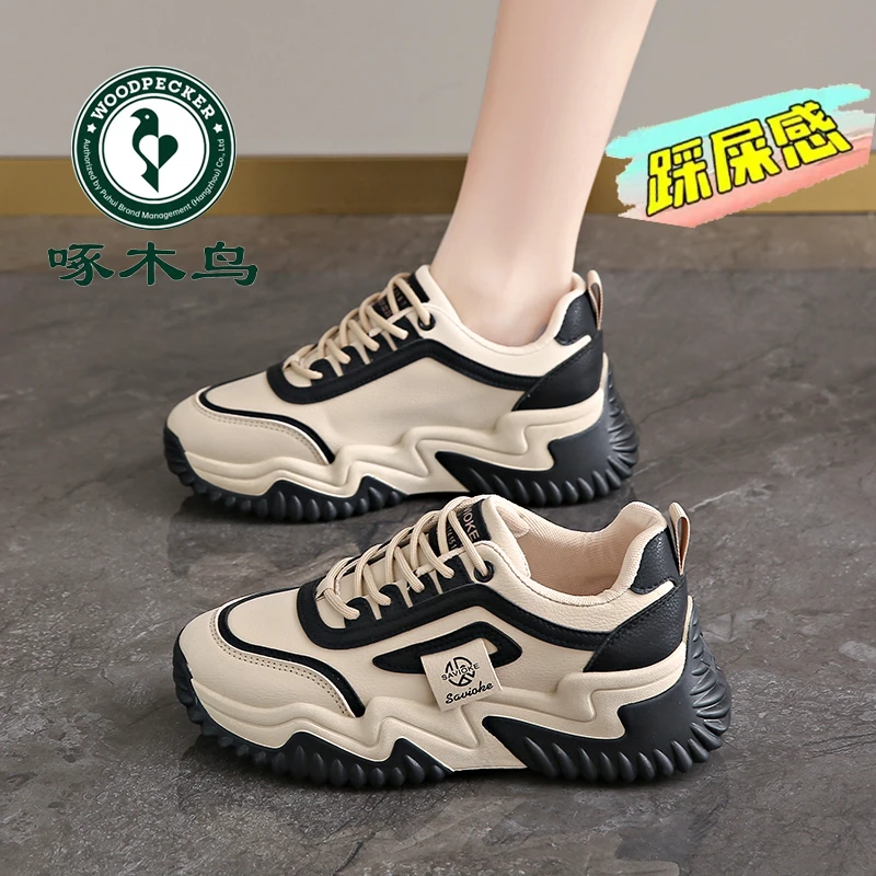 啄木鸟品牌厚底运动休闲鞋女2025春季新款显脚小软底透气老爹鞋女