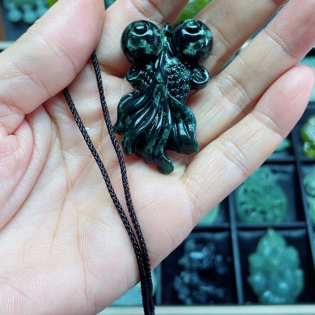 蛇纹石玉未镶嵌颈饰
