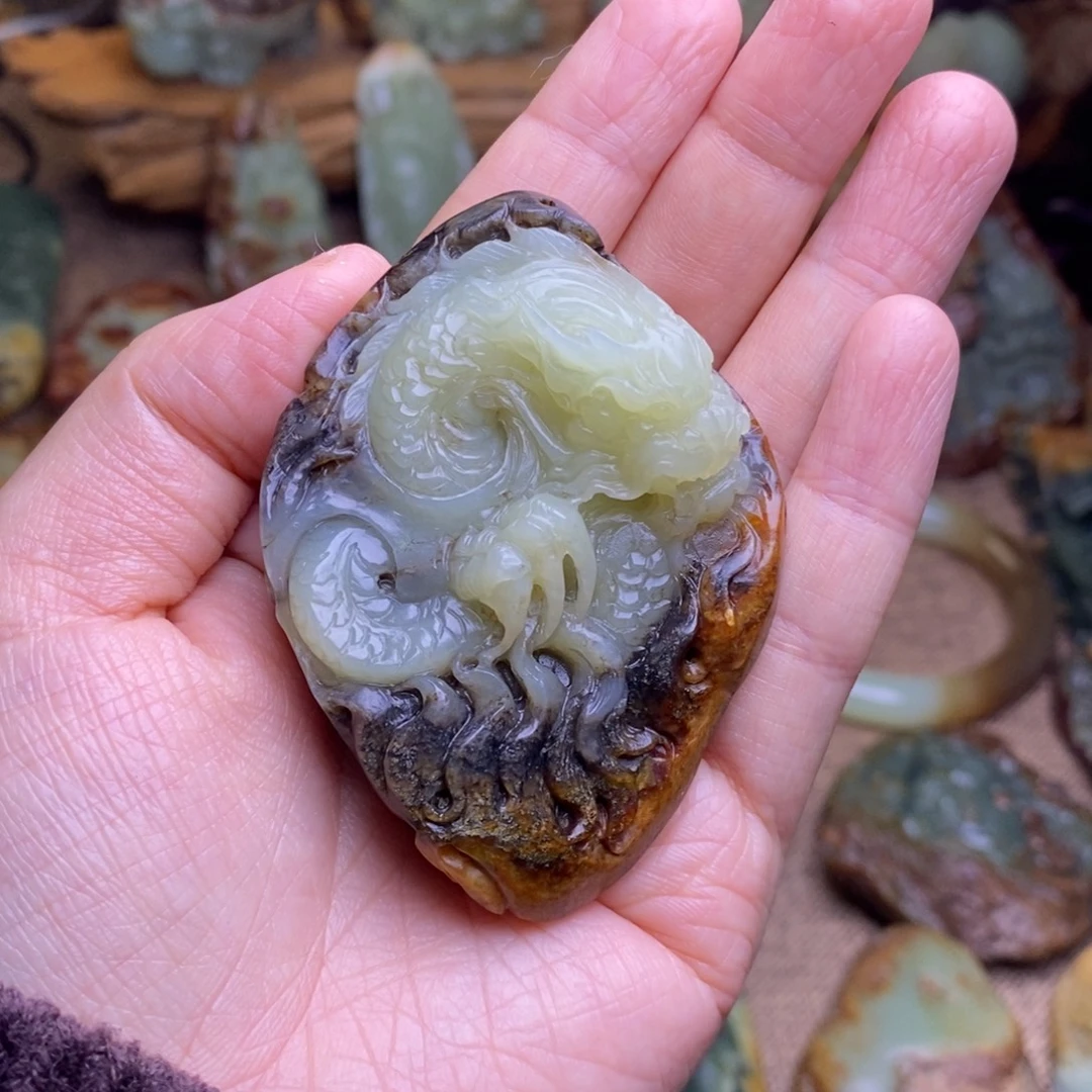 爱***狗岫岩河磨玉（透闪石质玉）未镶嵌把件