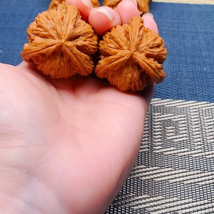 T***n文玩核桃吊坠三棱