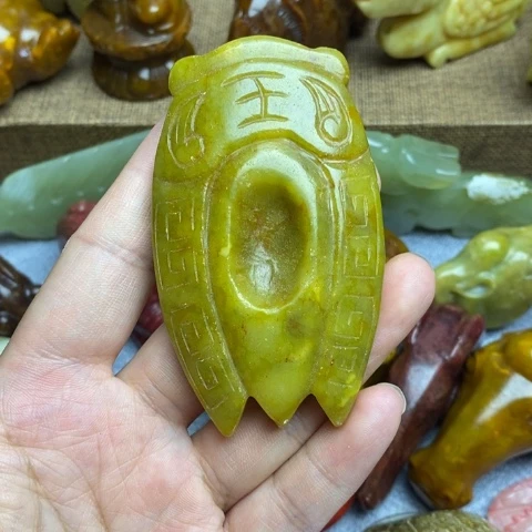 蛇纹石玉未镶嵌颈饰94