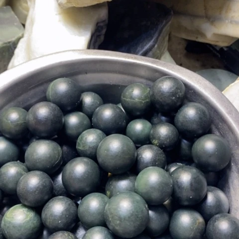 透闪石质玉未镶嵌珠宝半成品