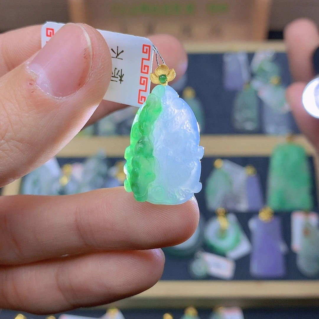 翡翠颈饰18K金镶嵌翡翠