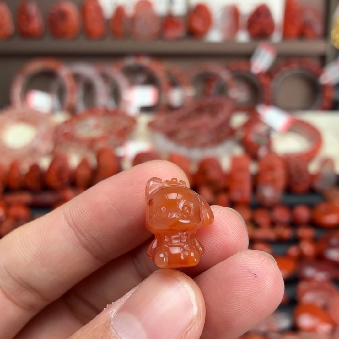 南红玛瑙未镶嵌颈饰小狗