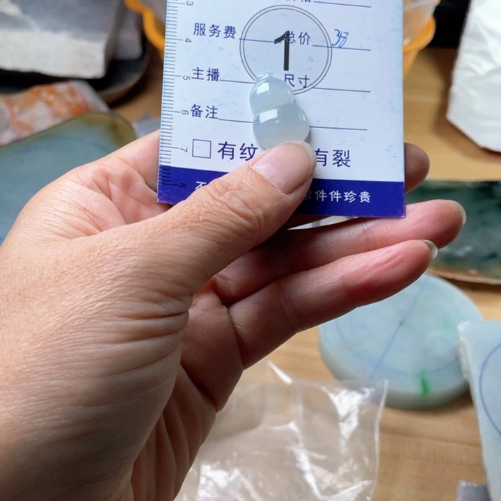 嘉***哟翡翠未镶嵌颈饰天然A货翡翠冰润葫芦吊坠