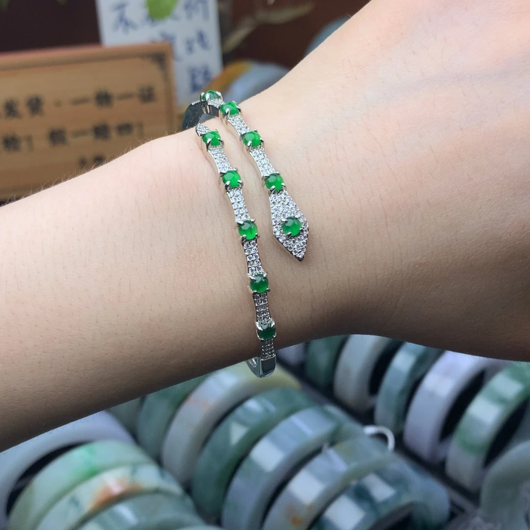 翡翠手镯未镶嵌翡翠手镯