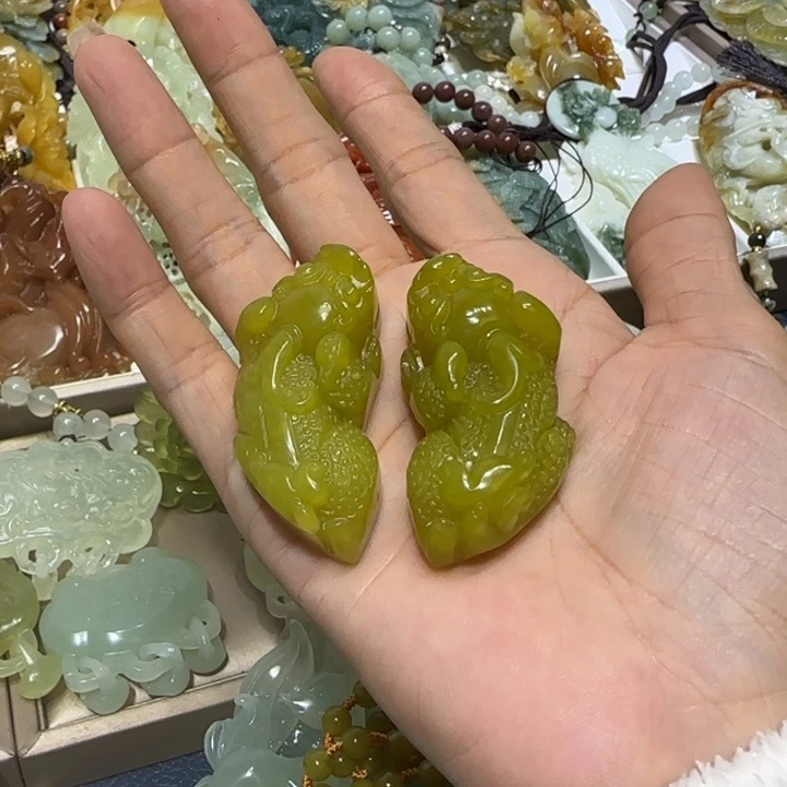 蛇纹石玉吊坠未镶嵌