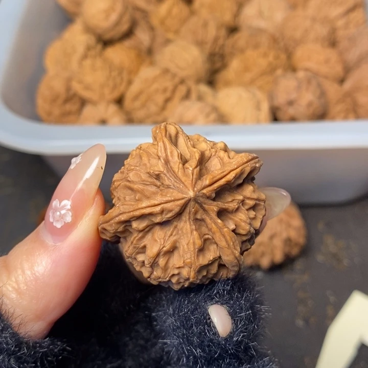 吊坠文玩核桃红**牛文玩核桃异形单只