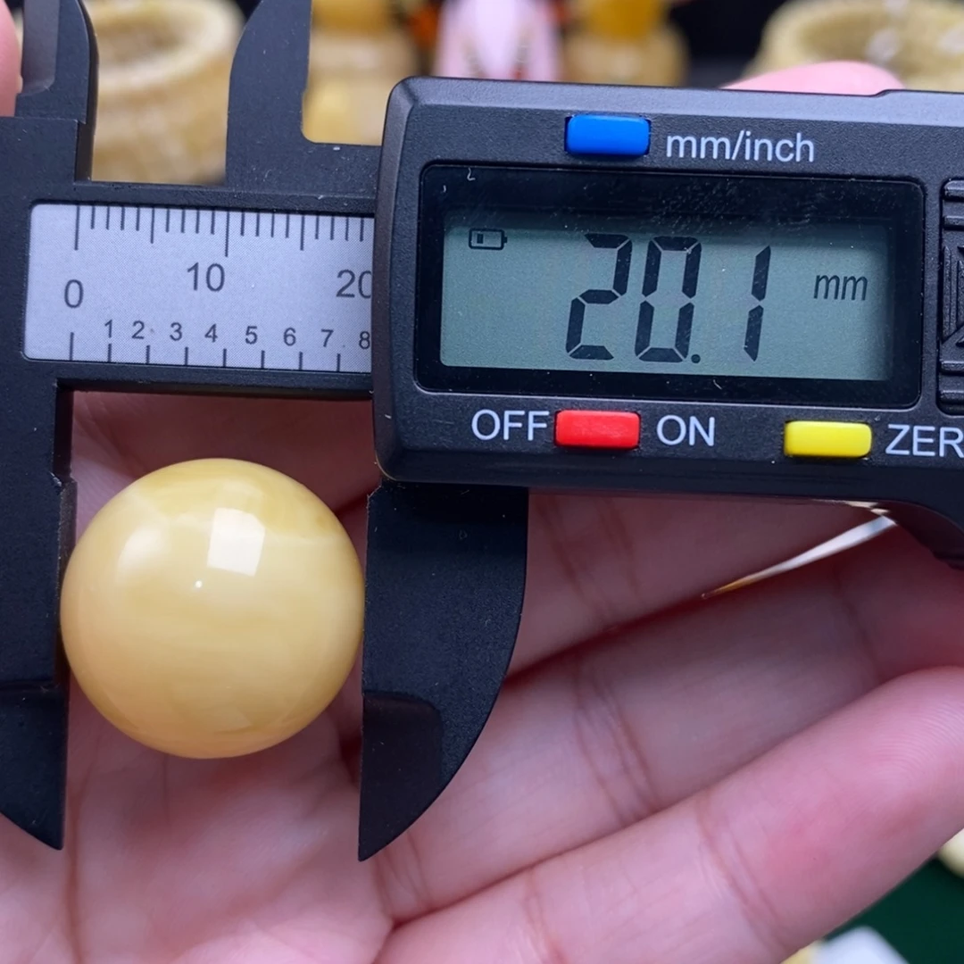 蜜蜡未镶嵌珠宝奇石