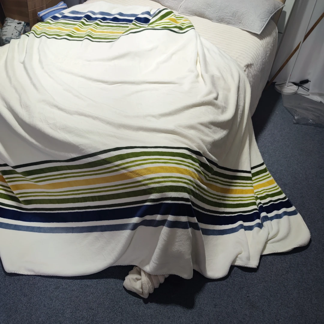 约170*240高克重消光牛奶绒毛毯条纹款约