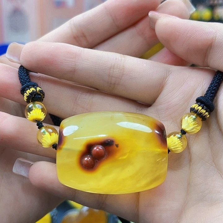 琥珀未镶嵌颈饰吊坠