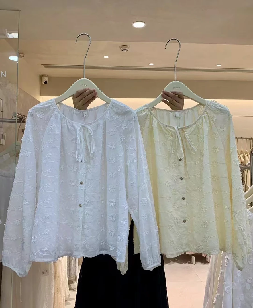 甜美质感刺绣衬衫