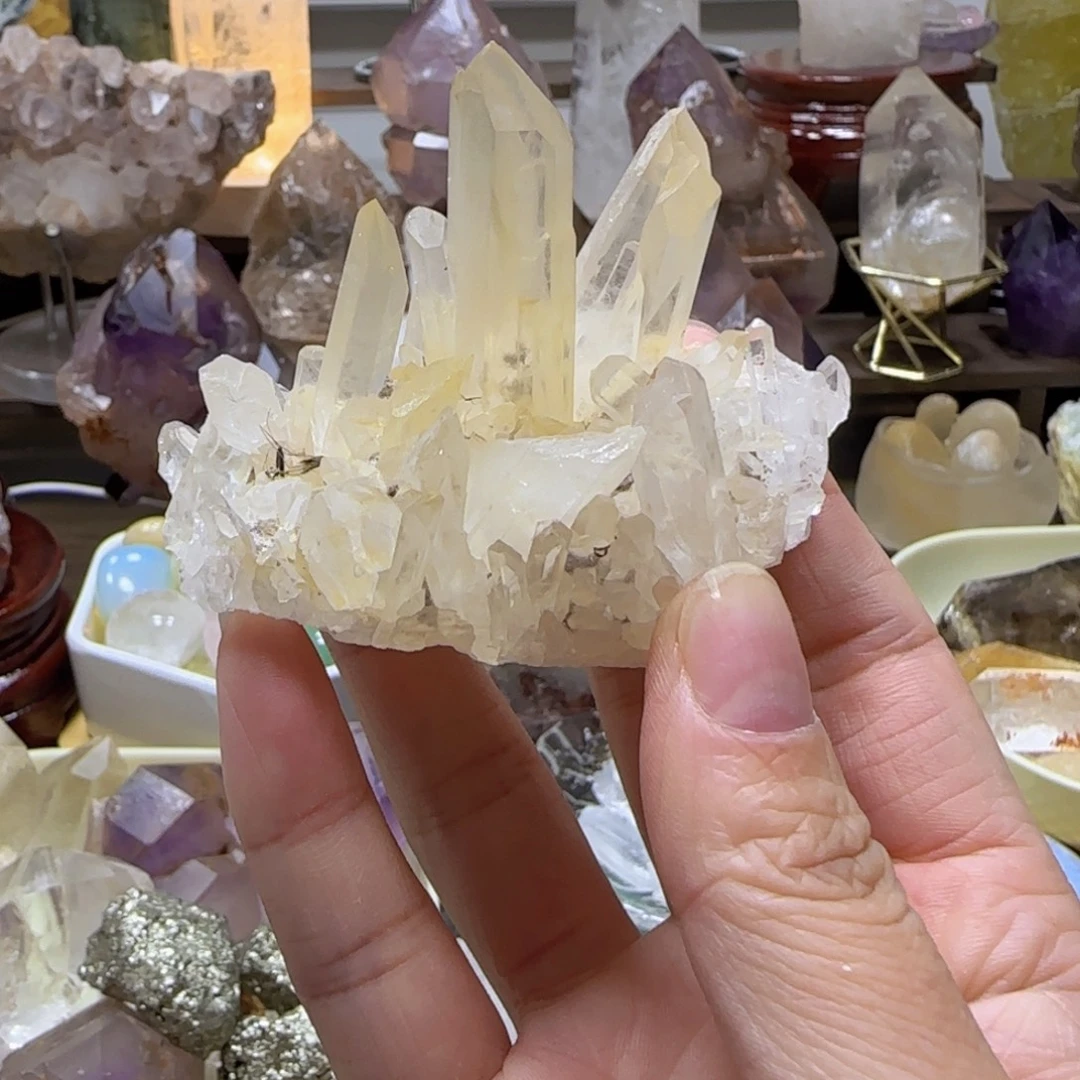 未镶嵌车挂水晶不退换马达加斯加黄晶簇